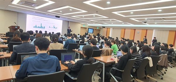 우리금융이 15일, 서울 중구 소공로 본점에서 '우리 파이낸스 포럼(Woori Finance Forum)'을 열고 2026년 금융시장 주요 이슈 및 트렌드를 점검했다.&nbsp; /우리금융그룹 제공&nbsp;