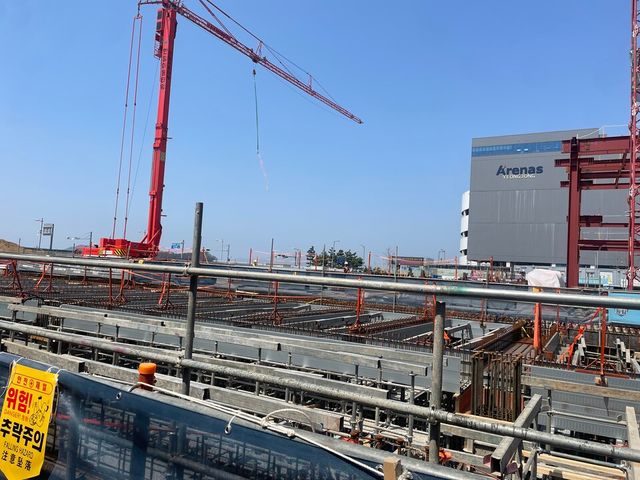 ETC 인근에서는 신규 엔진 정비 공장 증축 공사가 진행 중이다. 해당 공장은 총 5780억원이 투입되며&nbsp;축구장 20개 규모(연면적 14만211.73㎡)로 조성된다. 이는 아시아 최대 수준의 항공 정비 단지로&nbsp;2027년 가동을 목표로 하고 있다./박정현 기자