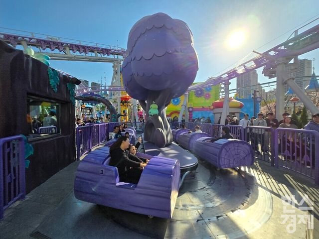 롯데월드 메이플 아일랜드 존의 신규 어트랙션 아르카나라이드 모습. /박종민 기자