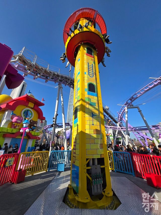 롯데월드 메이플 아일랜드 존의 신규 어트랙션 에오스타워 모습. /박종민 기자