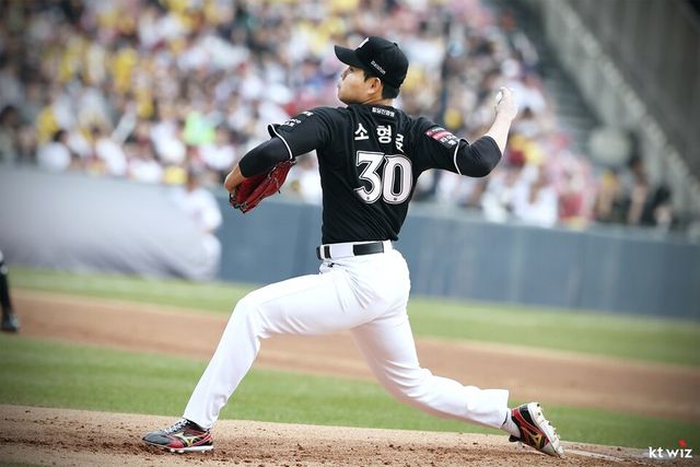 소형준이 투구하고 있다. /KT 위즈 제공