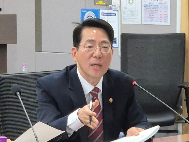 17일 열린 ‘제15차 해운·조선·물류 안정화 포럼’에 참석한 황종우 해양수산부 장관이 발언하고 있다./임준혁 기자