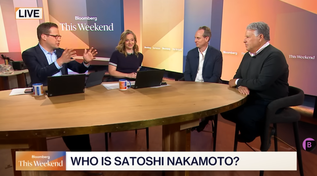 18일(현지시각) 블룸버그 ‘This Weekend’에 출연한 윌리엄 D. 코한(오른쪽)과 타일러 마로니(오른쪽 두 번째)가 비트코인 창시자 사토시 나카모토의 정체를 추적한 다큐멘터리 ‘사토시를 찾아서’에 대해 말하고 있다. 왼쪽부터 진행자 데이비드 구라, 크리스티나 러피니. /블룸버그 TV 캡처