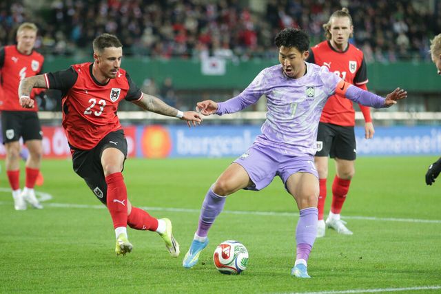 1일(한국 시각) 오스트리아 빈 에른스트 하펠 스타디움에서 열린 한국 축구 대표팀과 오스트리아의 평가전에서 손흥민이 드리블하고 있다. /연합뉴스