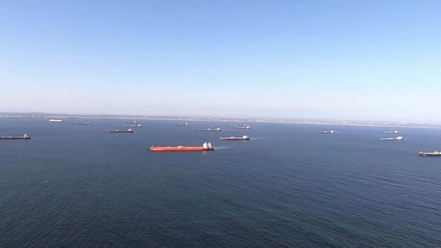 호르무즈 해협에 정박 중인 선박들./연합뉴스