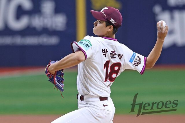 데뷔 첫 승을 따낸 프로야구 키움 히어로즈의 박준현. /키움 히어로즈 제공
