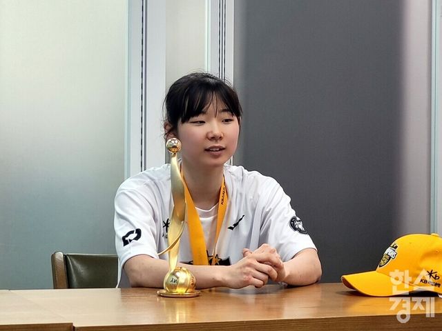 허예은이&nbsp;우승 직후 기자회견에 참석해 발언하고 있다. /신희재 기자