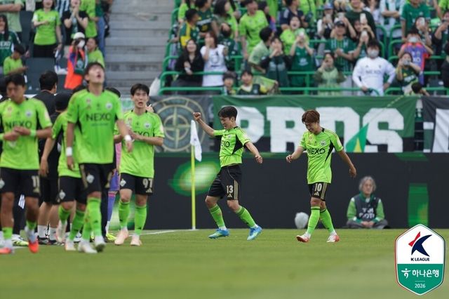 전북 현대 선수들이 기뻐하고 있다. /한국프로축구연맹 제공