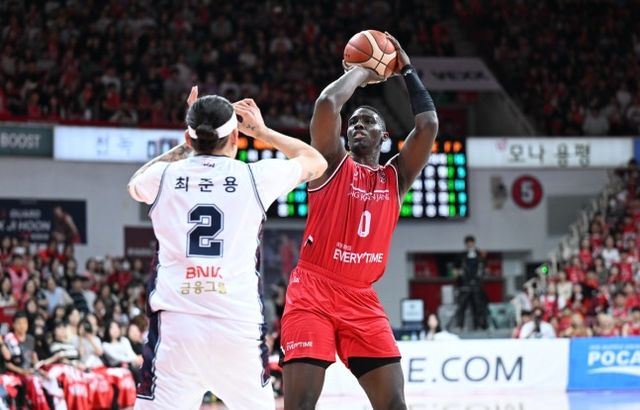 안양 정관장 조니 오브라이언트(오른쪽). /KBL 제공