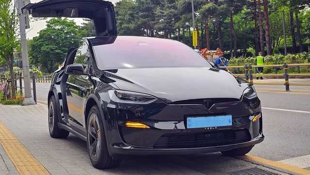 쏘카 구독으로 제공되는 'FSD 감독형'이 탑재된 '모델 X'의 외관./곽호준 기자