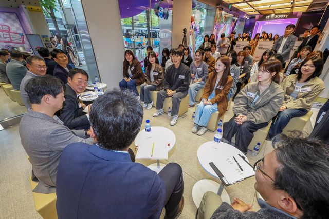 KT는 28일&nbsp;홍대 애드샵플러스에서 청년 고객과의 포럼을 열고 디지털 이용 환경에서의 불편 사항을 수렴했다./KT