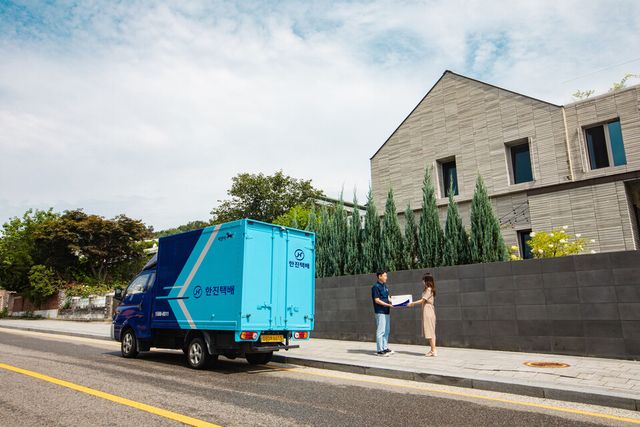 한진이 11번가와 풀필먼트 사업 운영을 통해 이커머스 물류 시장 내 입지 강화를 추진한다./한진