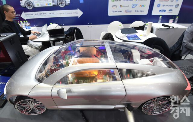 2026 한국전자제조산업전 x 오토모티브월드코리아가 8일 서울 강남구 코엑스 A홀에서 개막된 가운데 FPT 부스서 AI 기반 모빌리티로 확장 시스템을 선보이고 있다./ 이호형 기자 leemario@sporbiz.co.kr 2026.04.08