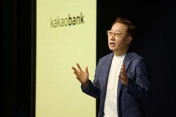 윤호영 카카오뱅크 대표가 8일 서울시 영등포구에서 열린 '2026 카카오뱅크 프레스톡'에서 신규 글로벌 진출 국가인 '몽골'에 대해 소개하고 있다. /카카오뱅크 제공&nbsp;
