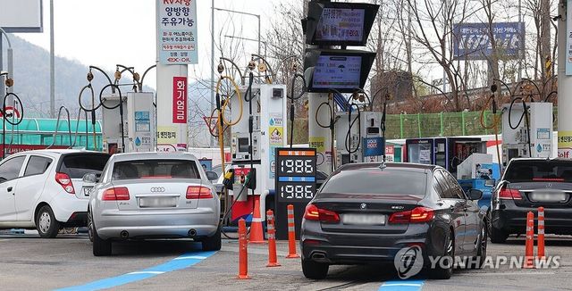 지난달 31일 서울 서초구 만남의광장 주유소./ 연합뉴스