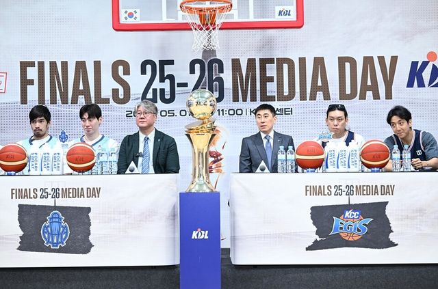 소노 선수단과 KCC 선수단이 챔프전 미디어데이에 참석해 발언하고 있다. /KBL 제공