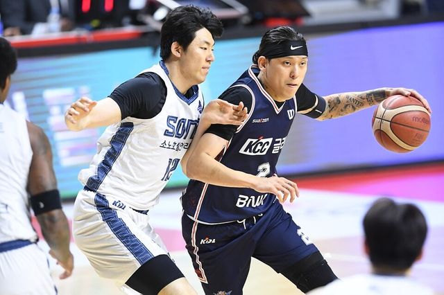 강지훈(왼쪽)과 최준용. /KBL 제공