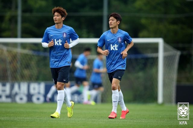 기성용(왼쪽)과 이청용. /KFA 제공