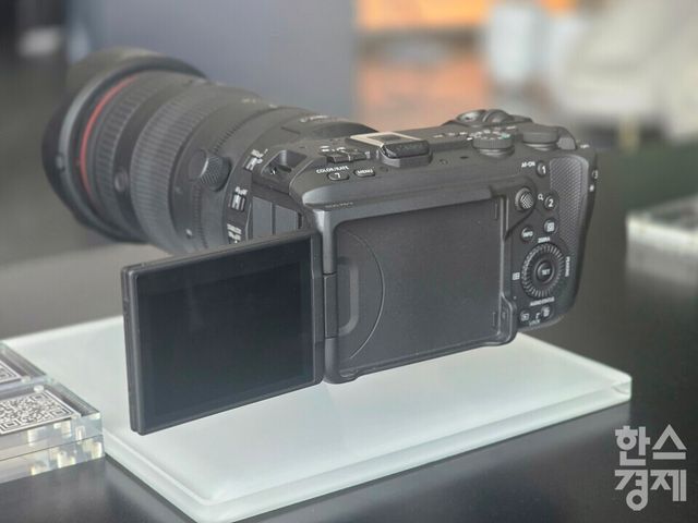 14일 열린 캐논 기자간담회에서 체험존에 전시된 신제품 ‘EOS R6 V’./김종효 기자