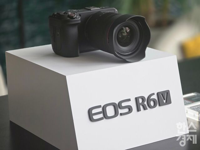 14일 열린 캐논 기자간담회에서 체험존에 전시된 신제품 ‘EOS R6 V’./김종효 기자