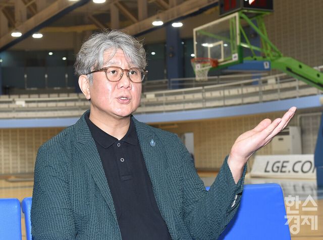 프로농구 고양 소노 손창환 감독이 19일 오전 고양 소노아레나에서 본지와 인터뷰 하고 있다. /이호형 기자