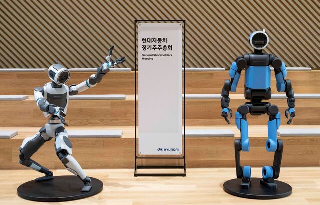 보스턴다이나믹스의 차세대&nbsp;전동식 휴머노이드 '아틀라스' 비구동&nbsp;모델이 지난 3월 '현대차 제58기&nbsp;정기&nbsp;주주총회'가 열린 현대자동차&nbsp;양재동&nbsp;본사사옥에&nbsp;전시돼 있는 모습./현대자동차