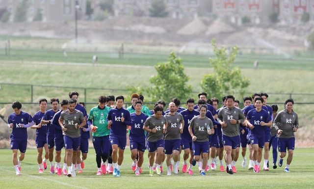 26일(현지 시각) 오후 미국 유타주 헤리먼에 위치한 자이언스뱅크 트레이닝센터에서 축구 대표팀 선수들이 훈련을 하고 있다. /연합뉴스