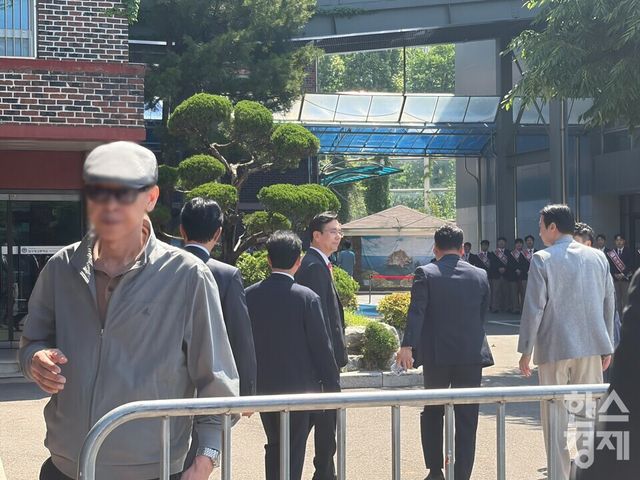 총회 현장으로 들어가는 이한우 현대건설 대표./현대건설