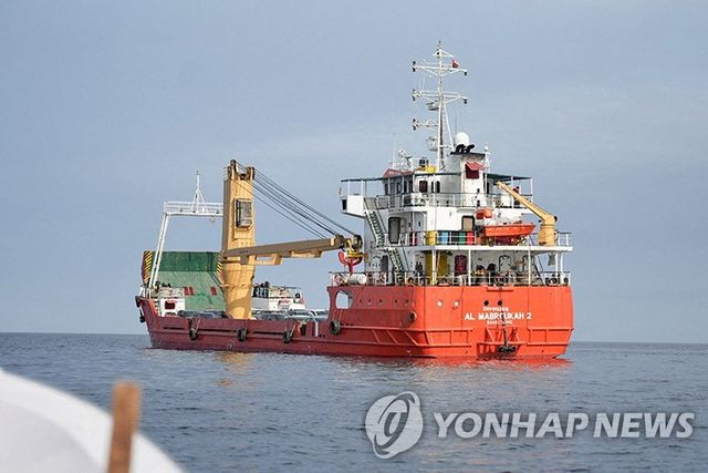 호르무즈 해협 선박./ 로이터 연합뉴스