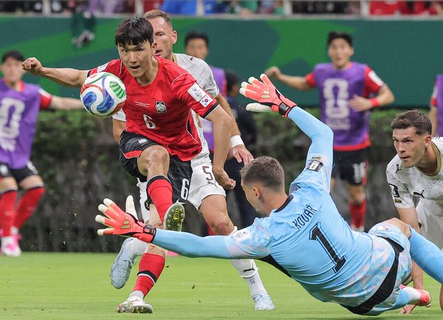 2026 국제축구연맹(FIFA) 북중미 월드컵 조별리그 A조 1차전 체코전에서 0-1로 뒤지던 후반 22분 동점골을 기록한 황인범. /연합뉴스