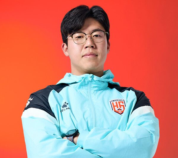 윤현필 화성FC 수석코치.