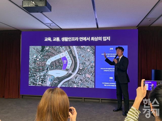최세연 DL이앤씨 도시정비사업팀 부장이 재건축 계획을 설명하고 있다./한나연 기자