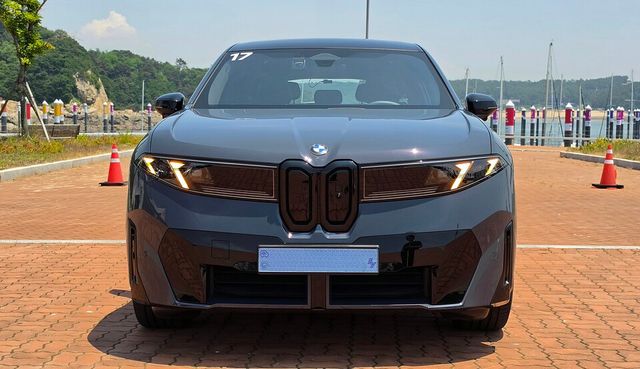 '더 뉴 BMW iX3'의 전면./곽호준 기자