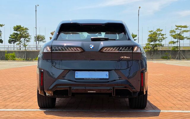 '더 뉴 BMW iX3'의 후면./곽호준 기자