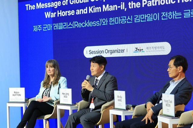 (부정기1)(사진1) 제주포럼 레클리스 특별세션 고정 패널_왼쪽부터 레클리스 저자 로빈 허튼, 우희종 한국마사회장, 강민부 제주콘텐츠진흥원장