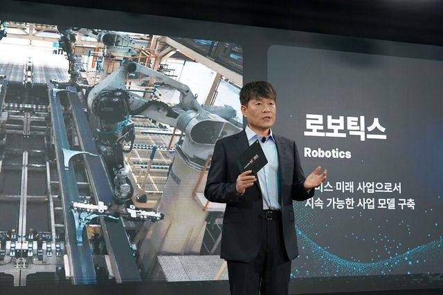 이규석 현대모비스 사장이 회사 미래 성장 전략과 구체적인 실행 계획을 발표하고 있는 모습./현대모비스