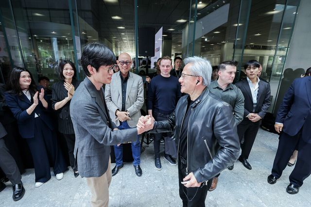 지난 6월 8일 네이버 1784 사옥에서 회동을 가진 이해진 네이버 이사회 의장과 젠슨 황 엔비디아 CEO./네이버