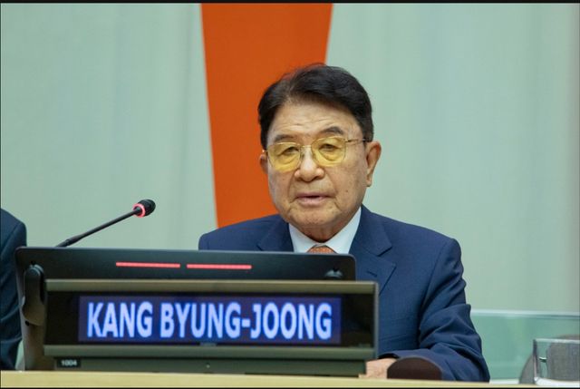 지난 26일에 열린 '2026 유엔 중소기업의 날 국제포럼'에서 강병중 넥슨그룹 회장이 기조연설을 하고 있다./넥센