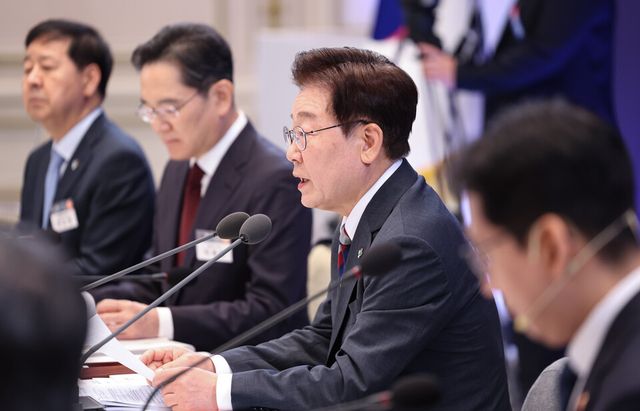 29일 청와대에서 열린 '3대 메가프로젝트 국민보고회'에서 발언하는 이재명 대통령./연합뉴스