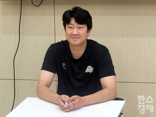 나경복이 1일 KB손해보험 인재니움 수원에서 열린 미디어데이에 참석해 인터뷰하고 있다. /신희재 기자