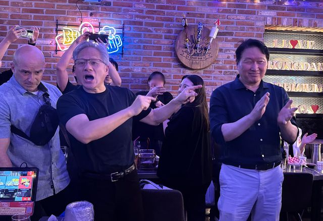 치킨집 찾은 젠슨 황 CEO. 2026.6.5. 연합뉴스 제공