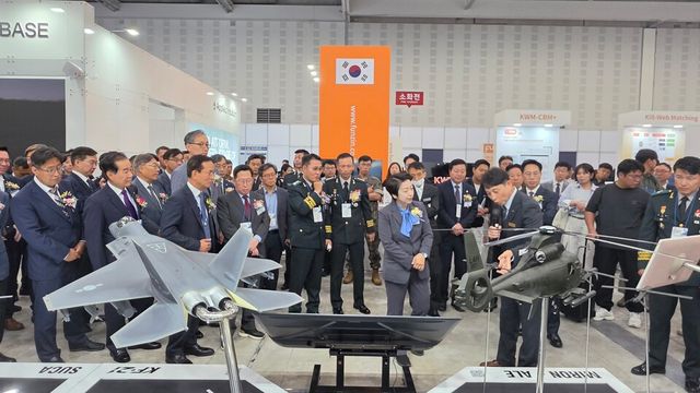 오는 11일까지 대전컨벤션센터에서 열리는 ‘2026 대한민국 국방산업발전대전’ 전시 현장에 마련된 한국항공우주산업(KAI) 부스./KAI