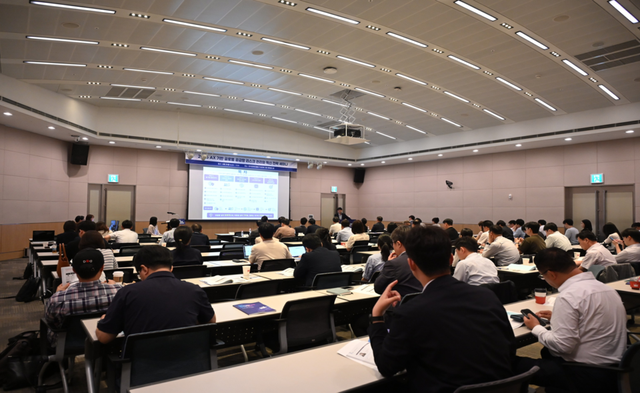 한국국제물류협회(KIFFA)가 지난달 24일 서울 여의도 FKI타워에서 ‘2026 AX 기반 글로벌 공급망 리스크 관리와 혁신 전략 세미나’를 개최했다./KIFFA