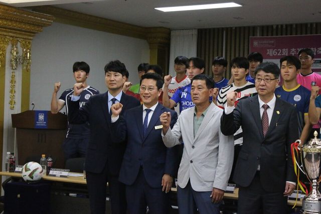 1일 오후 5시 태백호텔 대연회장에서 열린&nbsp;제62회 추계대학축구연맹전 개막식. /한국대학축구연맹 제공
