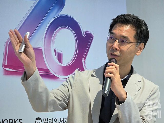 김진욱 마인드로직 대표가 15일 열린 ‘데이터로 읽는 2026 상반기 트렌드 : 잘파세대(Zalpha)가 바꾸는 새로운 일상’&nbsp;세미나에서 발언하고 있다./김종효 기자