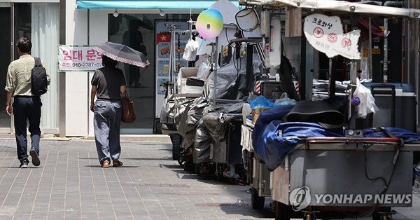 은행권은 이번 기준금리 인상으로 개인사업자 등 소상공인의 이자 부담은 더욱 가중되고 이에 은행의 건전성 관리에도 부담으로 작용할 것으로 전망했다. /연합뉴스&nbsp;