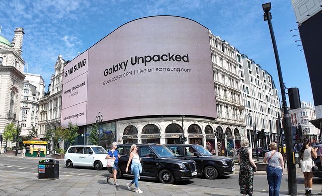 영국 런던 최대 번화가인 피커딜리에서 진행 중인 갤럭시 언팩 옥외광고. 삼성전자 제공