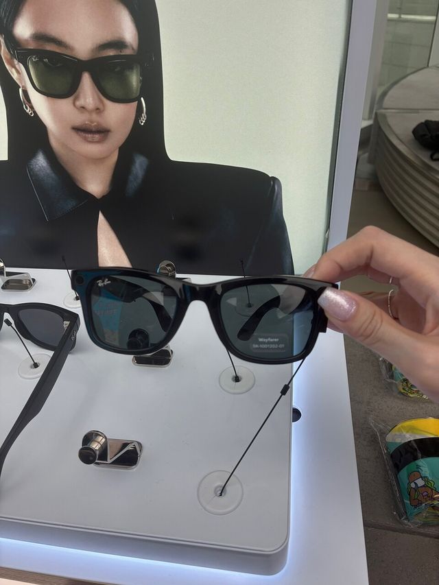 KT플라자 광화문 온맞이점에 전시된 레이벤 모델./박정현 기자