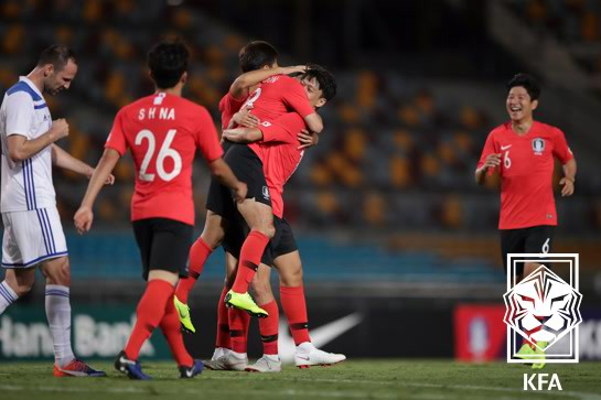 2018년 우즈베키스탄과 맞붙은 한국 축구 대표팀. /대한축구협회 제공