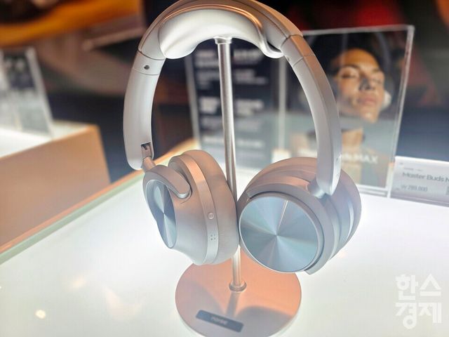 3이루열린 글로벌 웨어러블 브랜드 노이즈(Noise) 한국 론칭 미디어 쇼케이스에서 플래그십 오버이어 헤드폰 ‘마스터버즈 맥스’가 공개됐다./김종효 기자